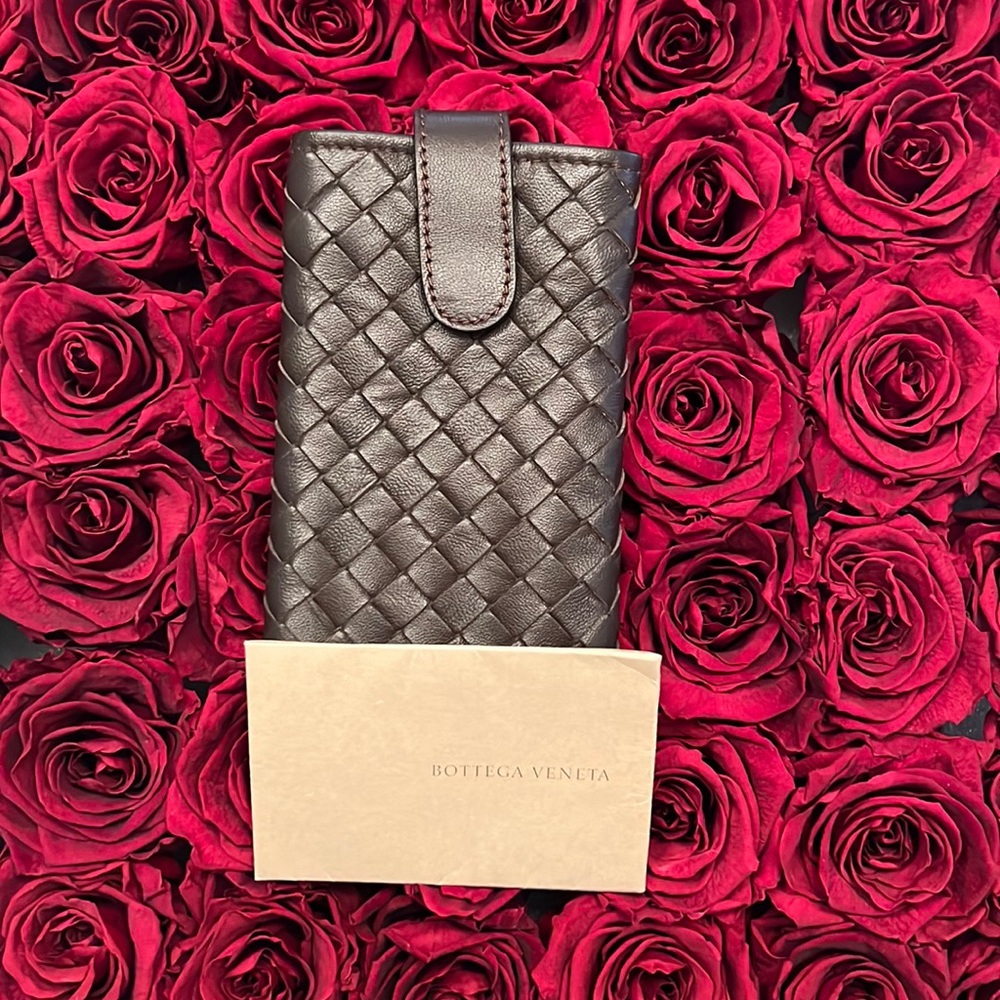 BOTTEGA VENETA smart phone accessory- Dark brown woven leather